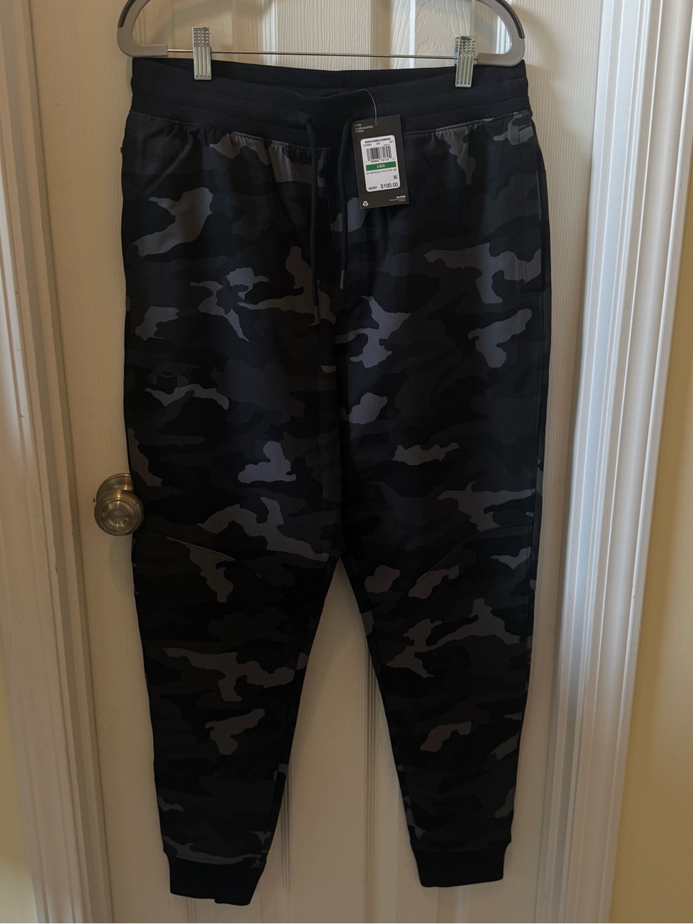 Under Armour Men's Black & Gray Camo Joggers